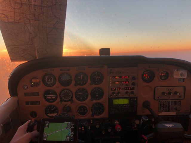 Cessna Skyhawk (N62GK) - Sunset flight to from Greenville, AL to Baton Rouge, LA.