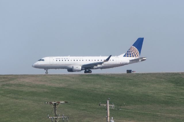 Embraer 170/175 (N87360)