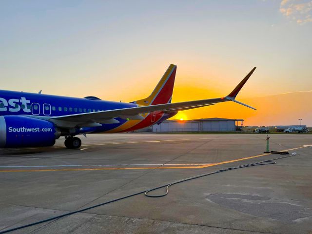 Boeing 737 MAX 8 (N8803L) - 05/30/22