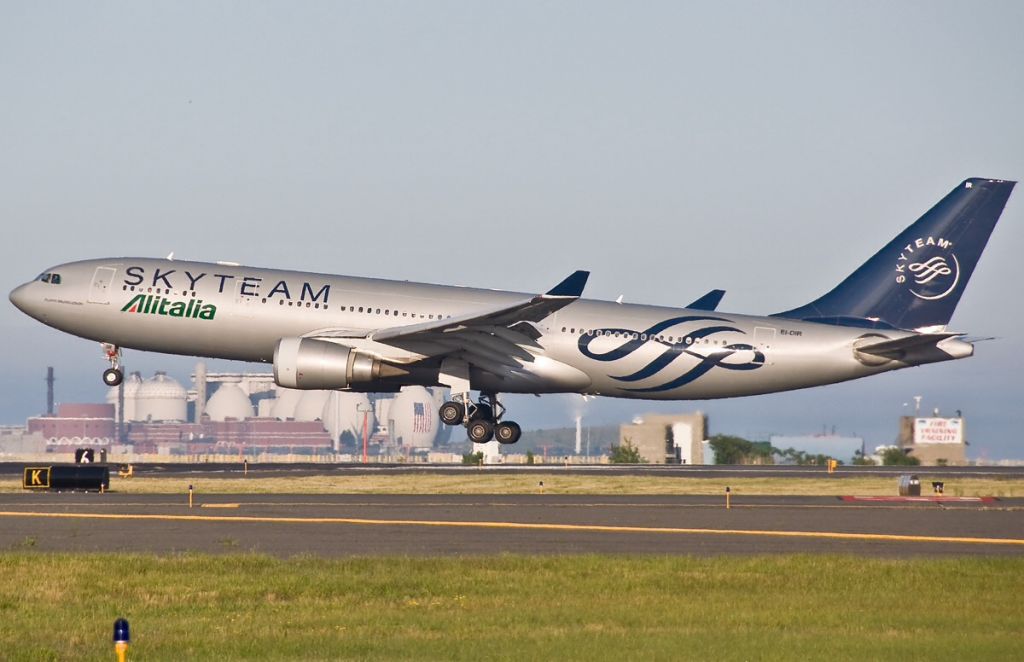 Airbus A330-200 (EI-DIR) - Alitalia SkyTeam special over the numbers @ KBOS Logan
