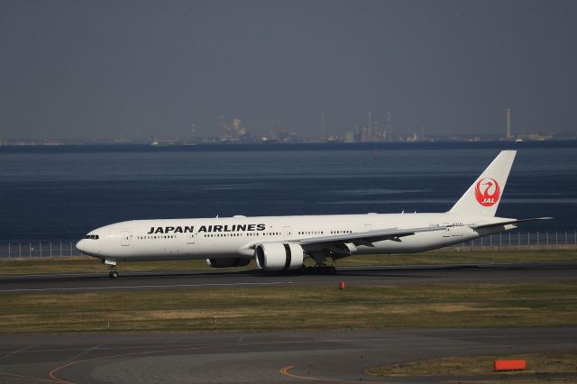 BOEING 777-300ER (JA738J) - April 13th 2019:LHR-HND.