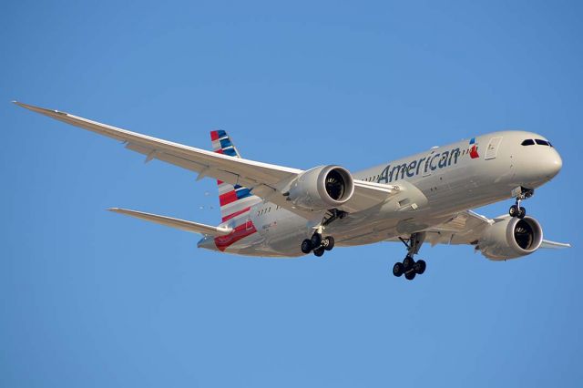 Boeing 787-8 (N801AC) - Americans second Boeing 787-8, N801AC, arriving at Phoenix Sky Harbor from Lambert-St. Louis Airport on March 9, 2015. 