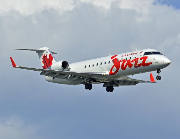 Canadair Regional Jet CRJ-200 (C-FIJA)