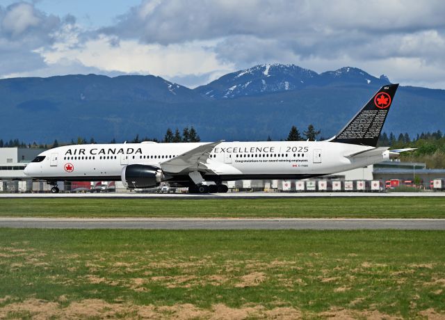 Boeing 787-9 Dreamliner (C-FSBV)