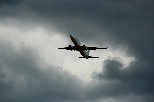 Boeing 737-700 (HL8223) - During the typhoon Lionrock