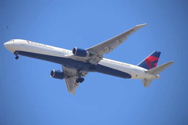 BOEING 767-400 (N839MH)