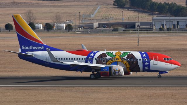 Boeing 737-700 (N280WN) - Southwest Airlines Boeing 737-700 "Missouri One" (N280WN) arrives at KRDU Rwy 23L on 2/11/2017 at 3:31 pm