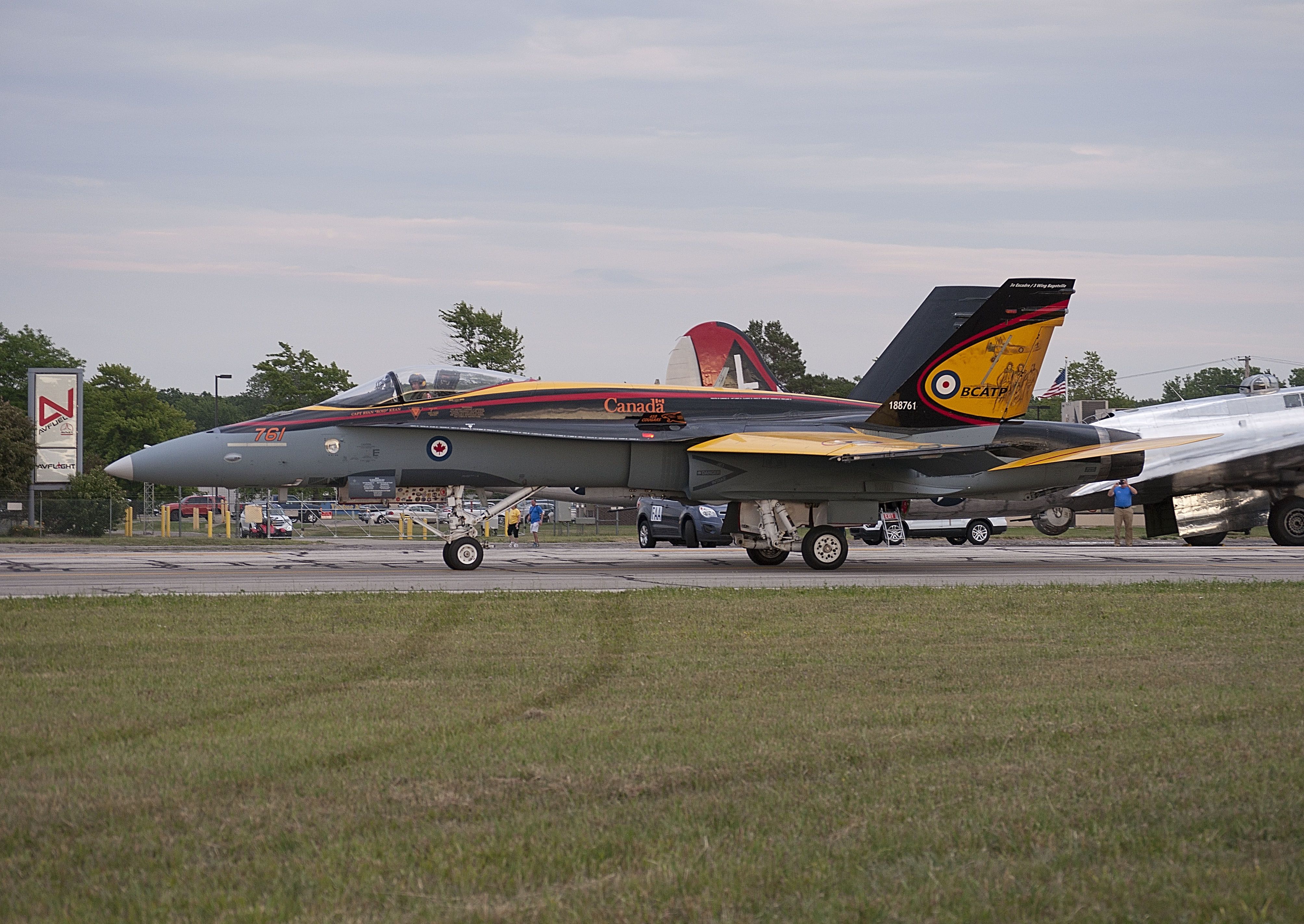 — — - CF18 Canadian Armed Forces Demo Team