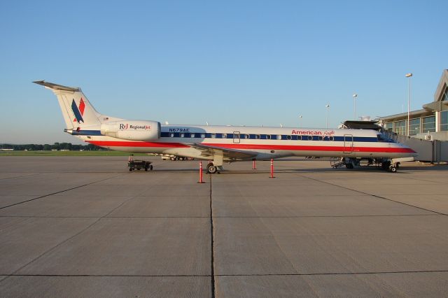 Embraer ERJ-145 (N679AE)