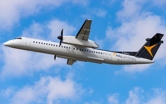 de Havilland Dash 8-400 (C-GPOJ)