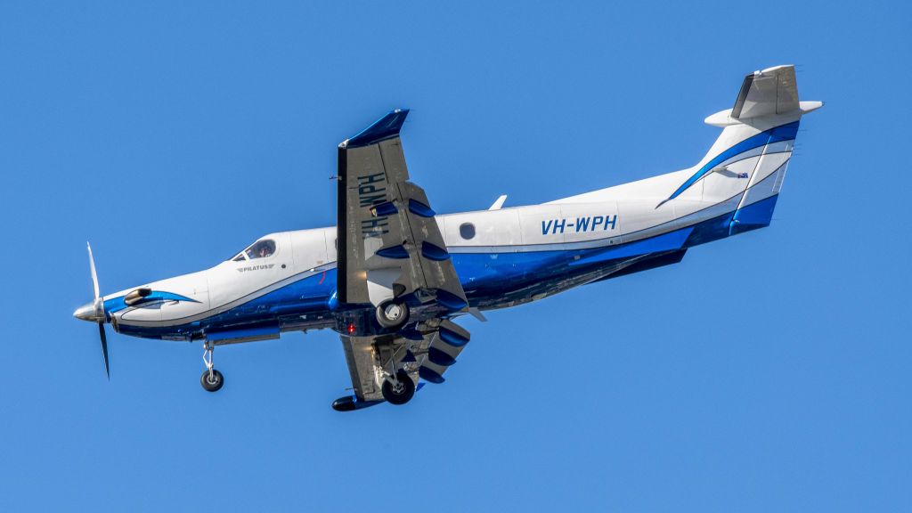 Pilatus PC-12 (VH-WPH) - Pilatus PC-12/47 VH-WPH on finals for RWY29 Toowoomba Regional Airport 06-11-2020