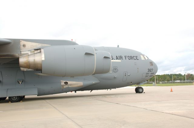 Boeing Globemaster III (N33127)