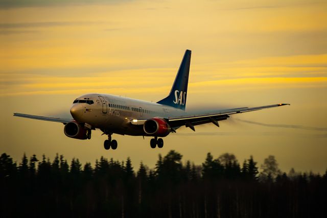 BOEING 737-600 (LN-RPK)