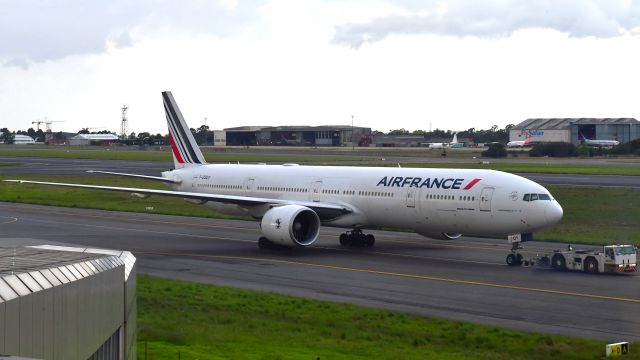 BOEING 777-300 (F-GSQY) - Air France Boeing 777-328ER F-GSQY in Johannesburg 