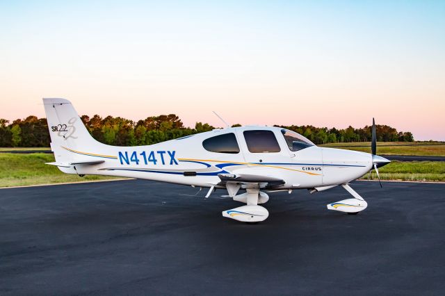 Cirrus SR-22 (N414TX)