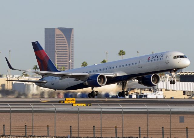 BOEING 757-300 (N591NW)