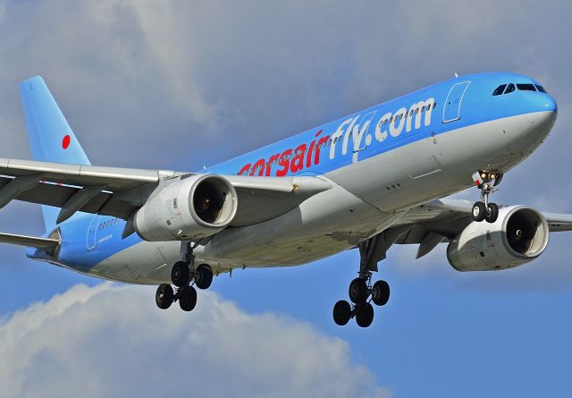 Airbus A330-300 —