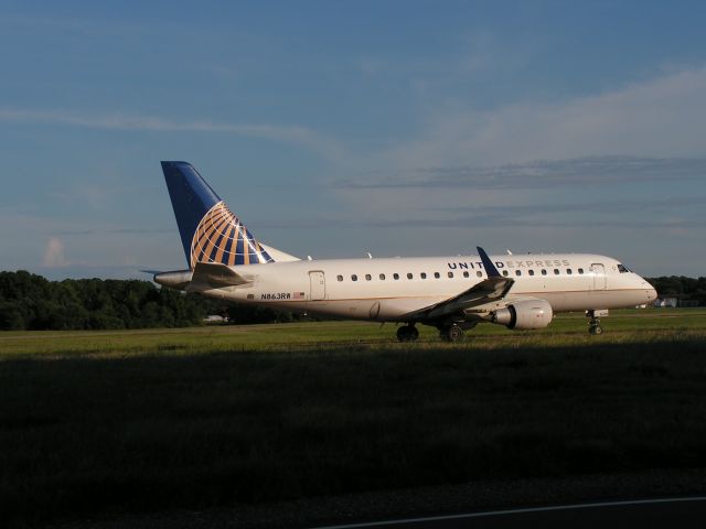 Embraer 170/175 (N863RW)
