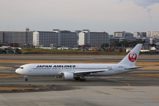 BOEING 767-300 (JA8399)