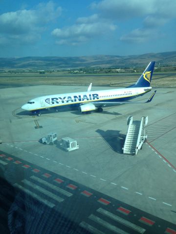 Boeing 737-700 (EI-EKH)