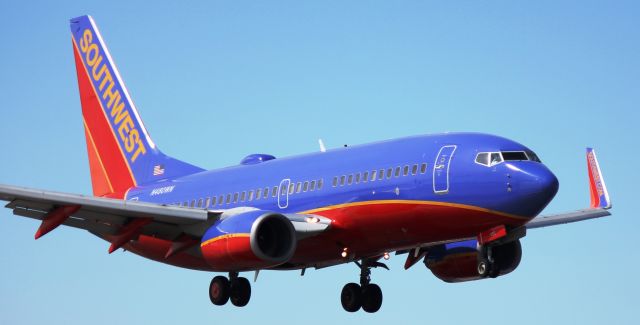 Boeing 737-700 (N480WN) - Arriving 35L on 4-30-17 from Phoenix.