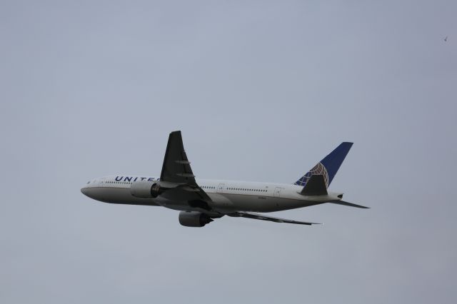 Boeing 777-200 (N798UA)