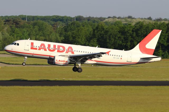 Airbus A320 (9H-LMC)