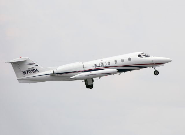 Learjet 35 (VTE701)