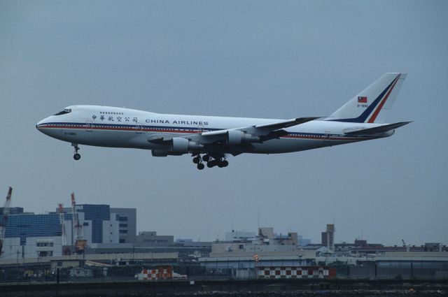 Boeing 747-200 (B-1886) - Short Final at Tokyo-Haneda Intl Airport Rwy15L on 1995/06/11