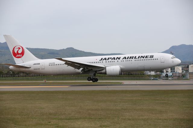 BOEING 767-300 (JA8399) - 15 May 2016:HND-HKD.