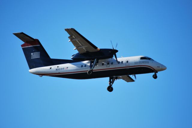 de Havilland Dash 8-200 (N931HA) - Final for runway 36R - 12/10/14
