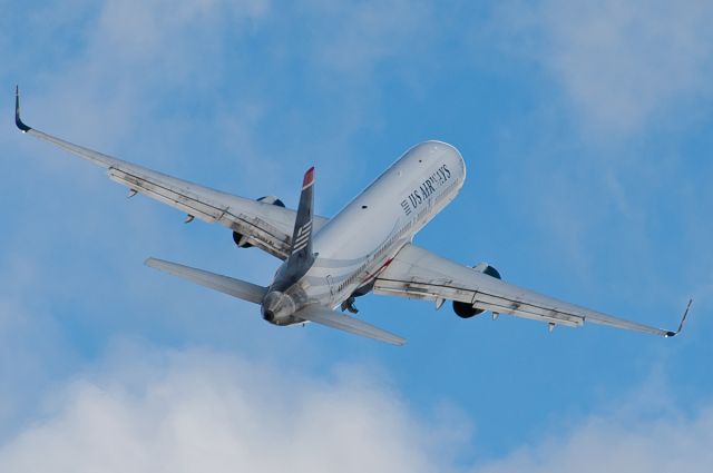 Boeing 757-200 (N937UW)