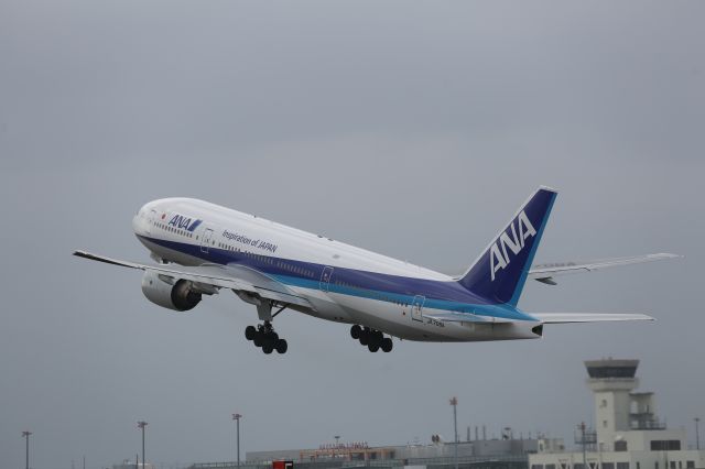 Boeing 777-200 (JA706A) - 04 May 2016:HKD-HND.