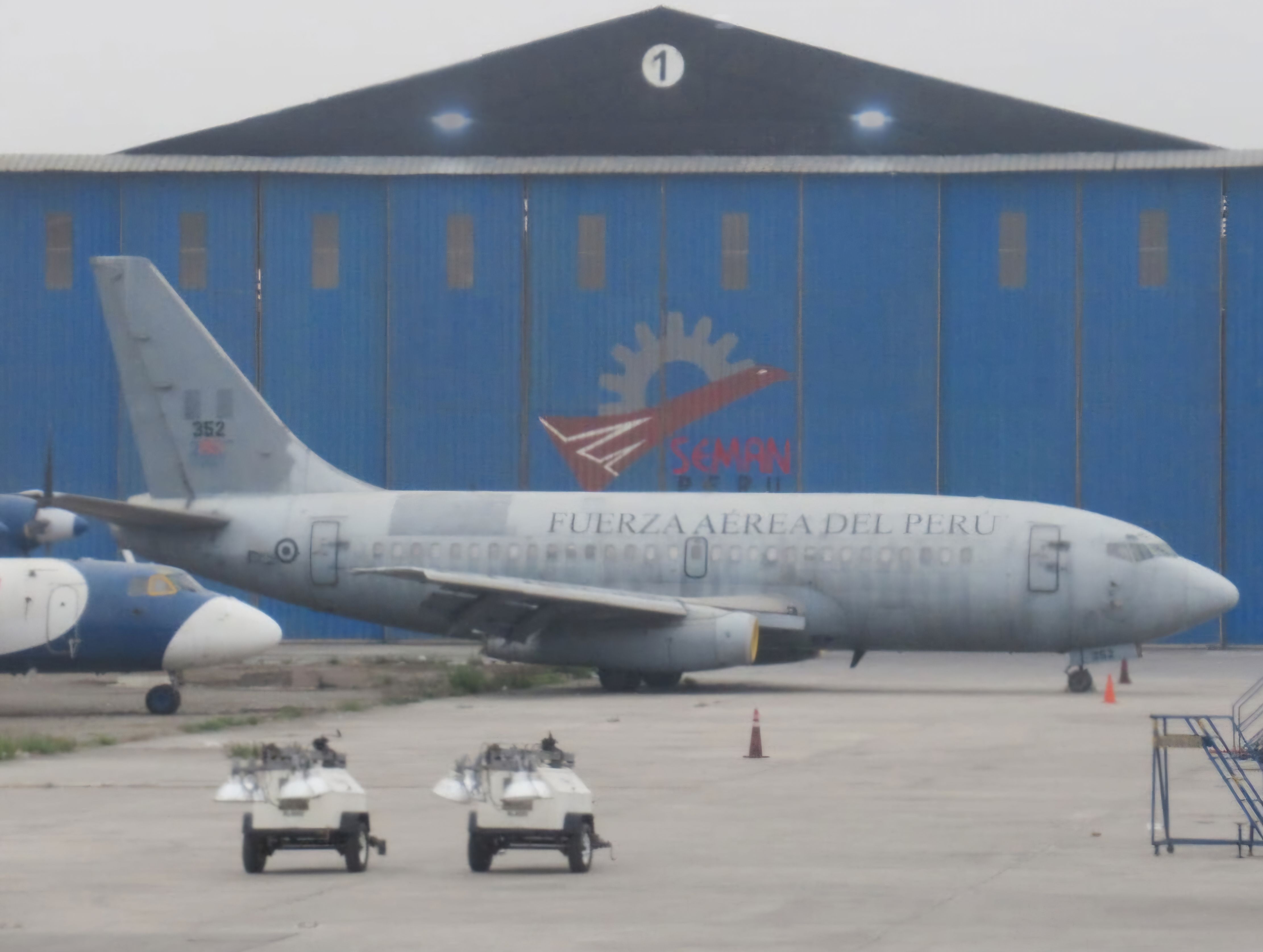 Boeing 737-200 (FAP352)