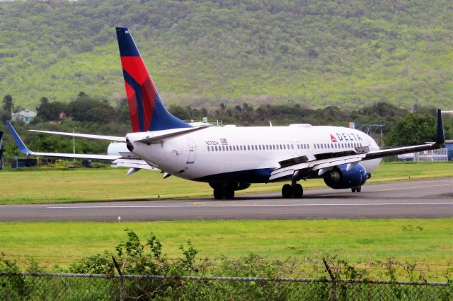 Boeing 737-800 (N373DA)