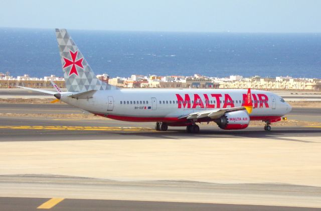Boeing 737-700 (9H-VUF)