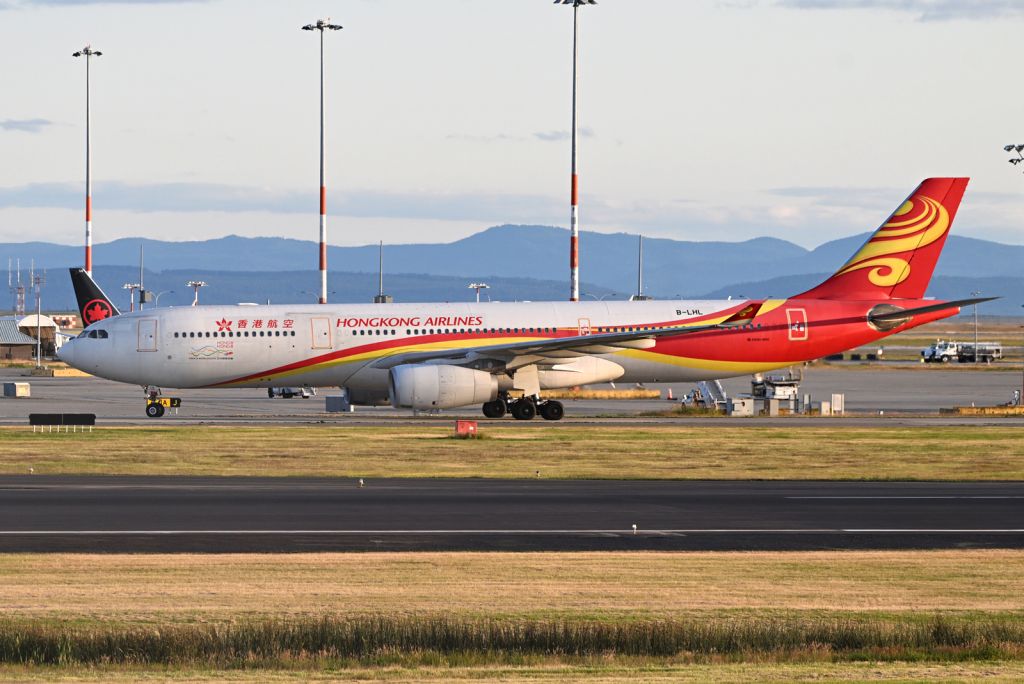 Airbus A330-300 (B-LHL)