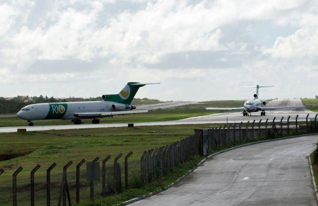 BOEING 727-200 (PR-IOA)