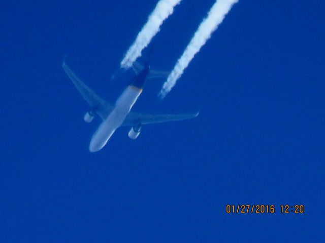 BOEING 767-300 (N352UP)