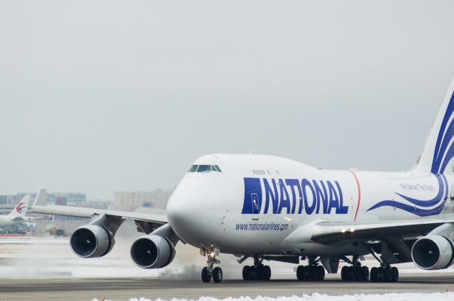 Boeing 747-400 (N702CA)