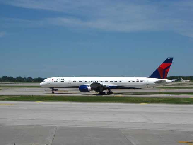 BOEING 757-300 (N584NW)