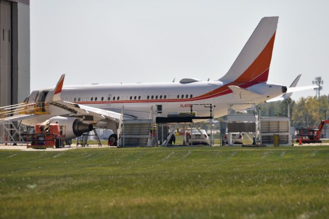 Airbus A319 (HL8080) - South Korea Telecom getting tlc'd by Comlux.