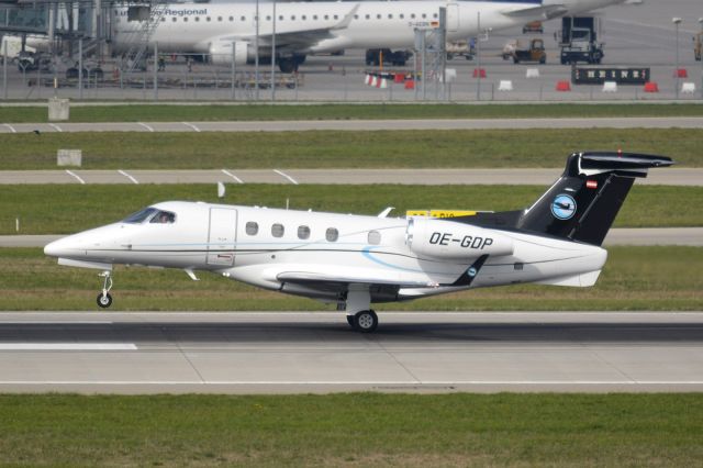 Embraer Phenom 300 (OE-GDP)