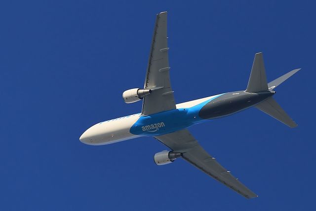 BOEING 767-300 (N313AZ)