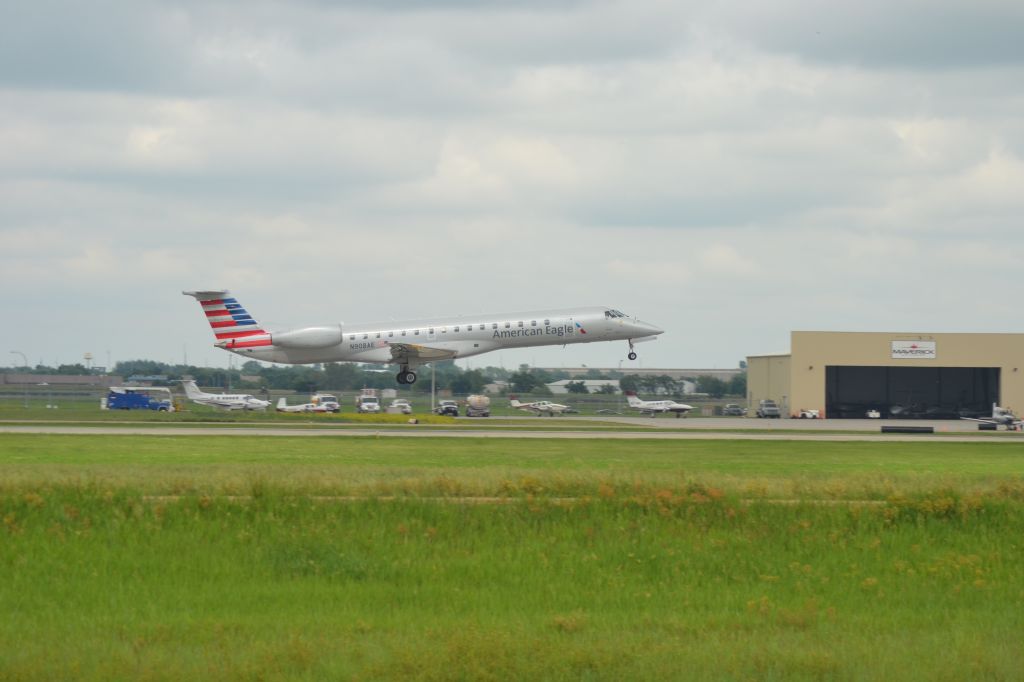 Embraer ERJ-145 (N908AE) - N908AE on final to Runway 15 in Sioux falls SD on 6-12-15