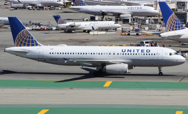 Airbus A320 (N486UA)