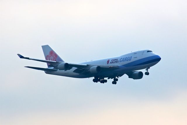 Boeing 747-400 (B-18710)
