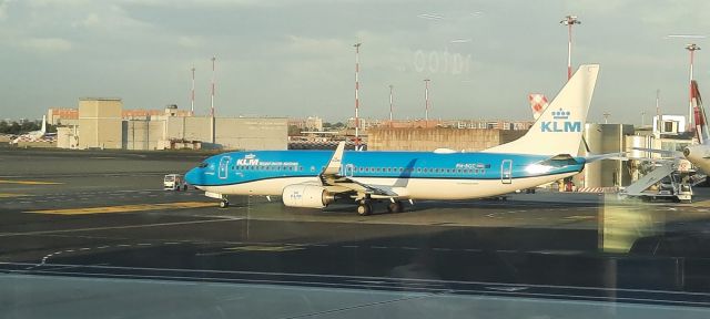 Boeing 737-800 (PH-BGC) - Departing to Amsterdam (1297 km)