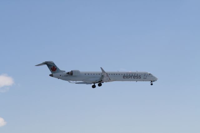 Canadair Regional Jet CRJ-900 (C-FDJZ)