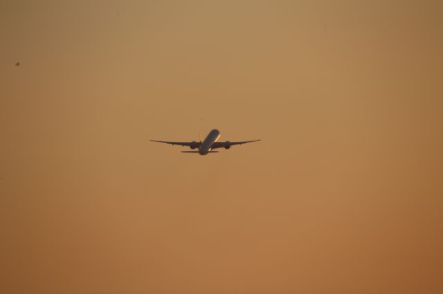 BOEING 777-300ER (F-GSQL)